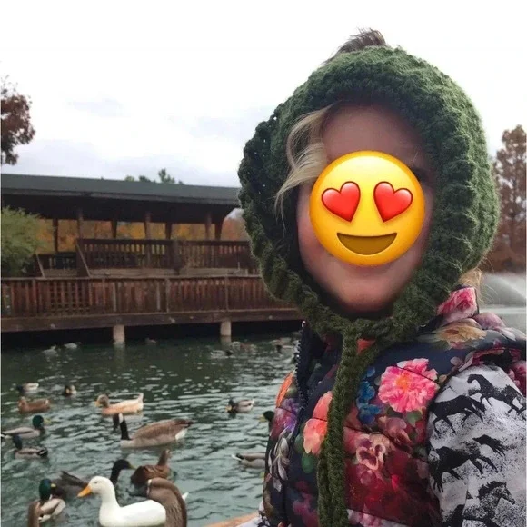 The very sweetest and gorgeously hand knit crocheted winter hat. Like new! - Picture 4 of 10